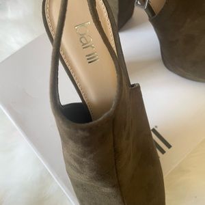BAR ||| olive green Nicola heels